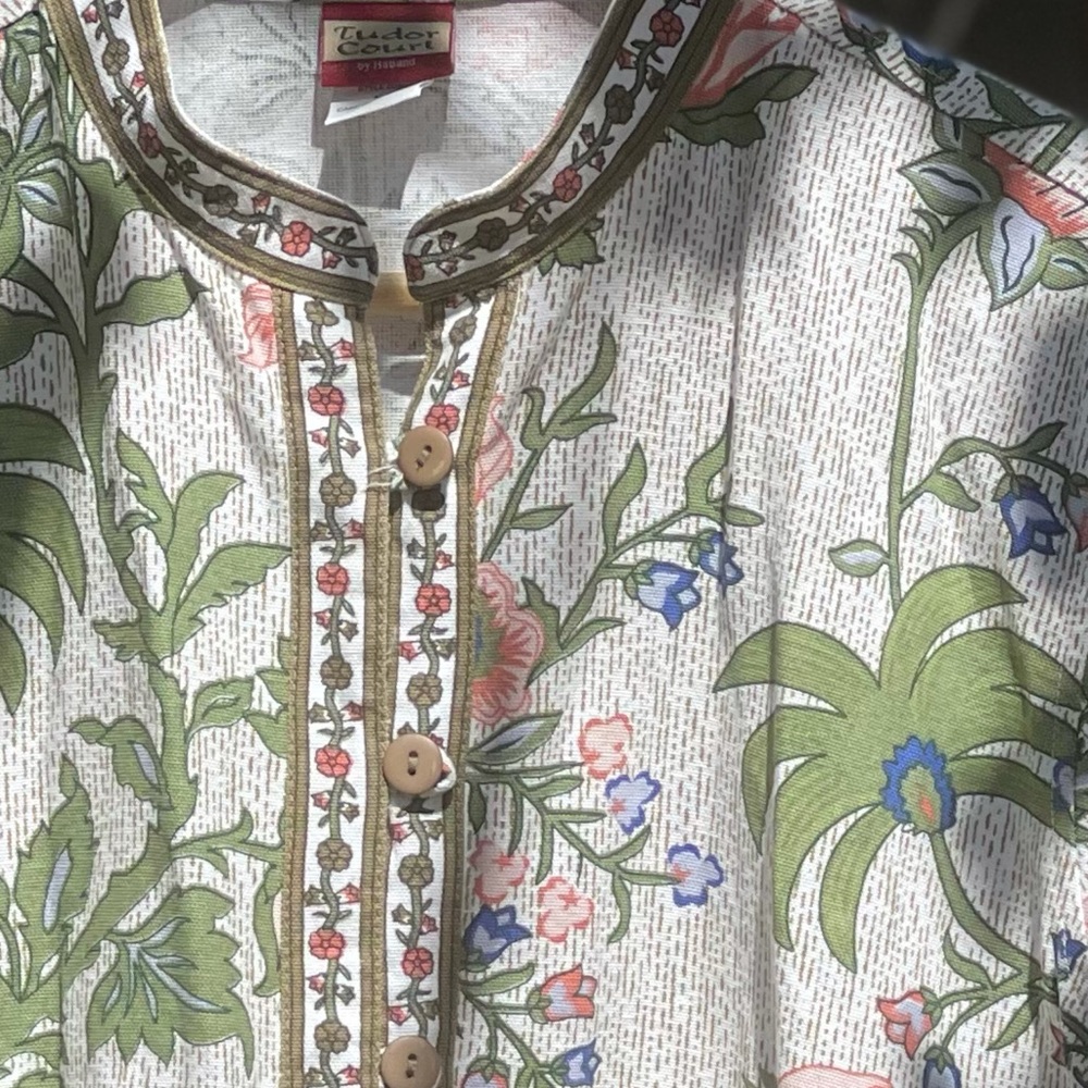 Beautiful jacket - Picture 3 of 5